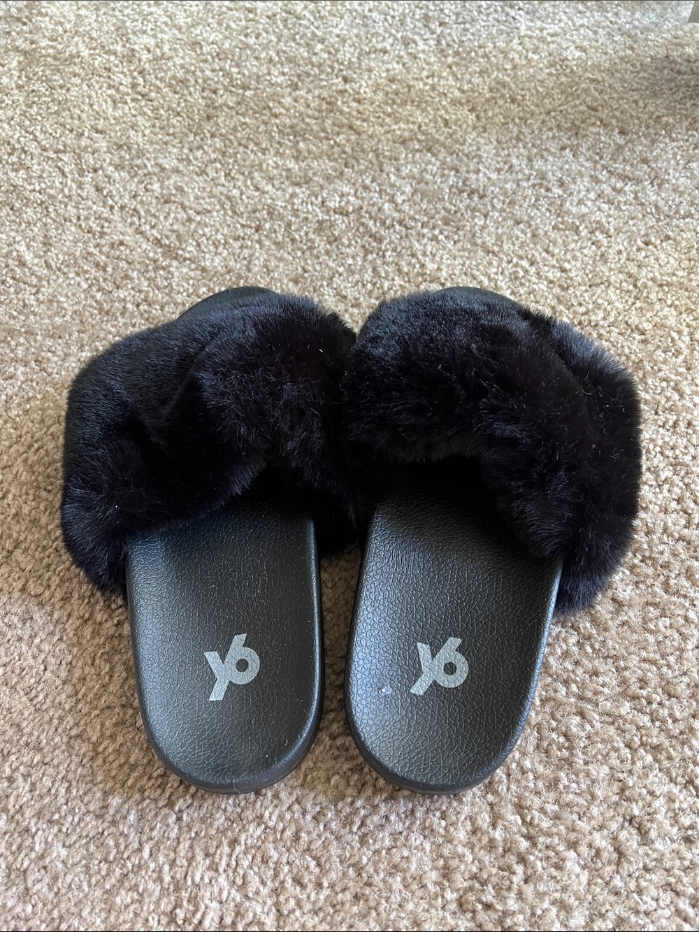 Faux fur slides